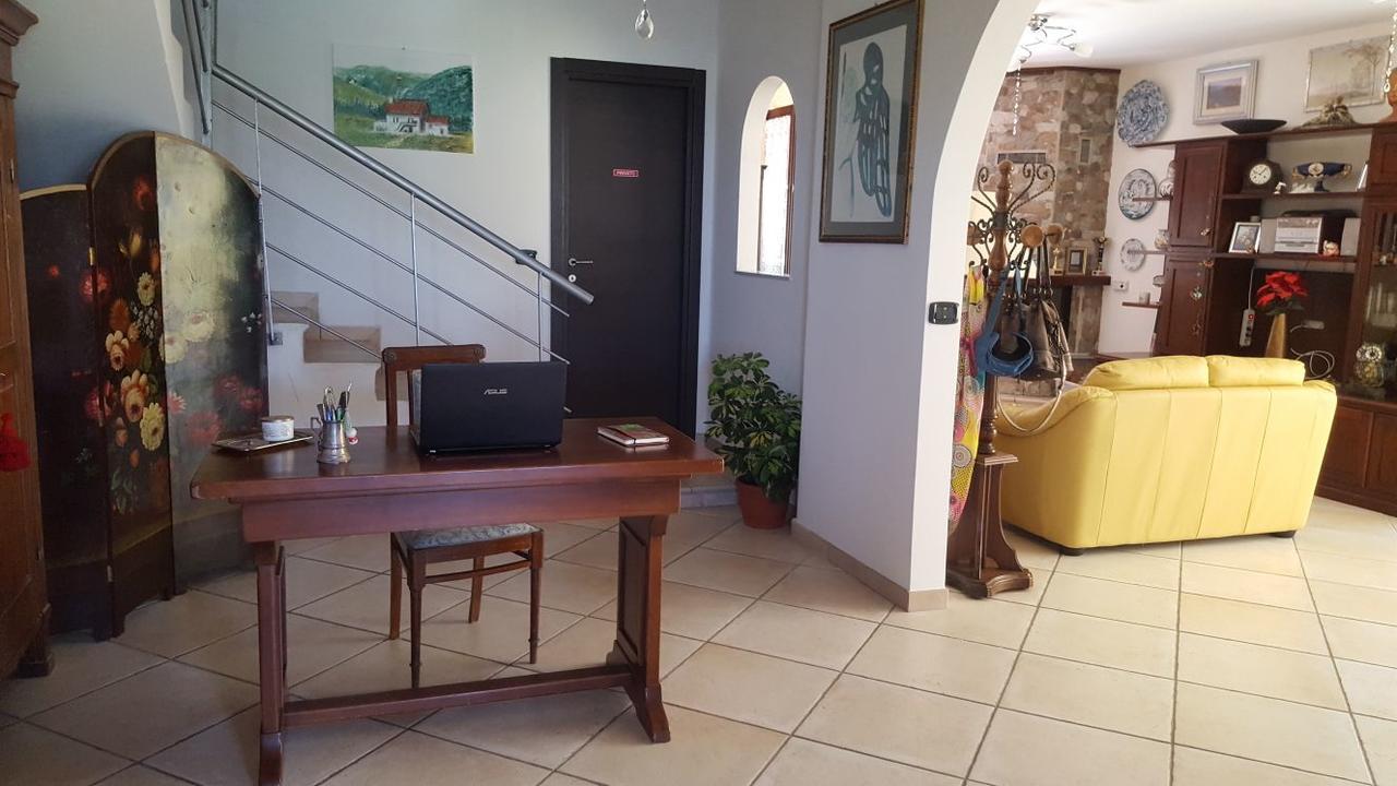 B&B La Taverna Degli Angeli Vezzi Portio 外观 照片