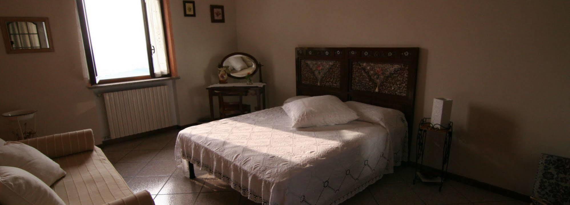 B&B La Taverna Degli Angeli Vezzi Portio 外观 照片