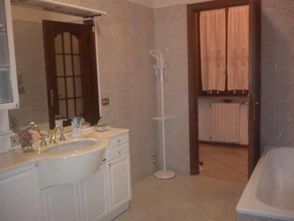 B&B La Taverna Degli Angeli Vezzi Portio 外观 照片